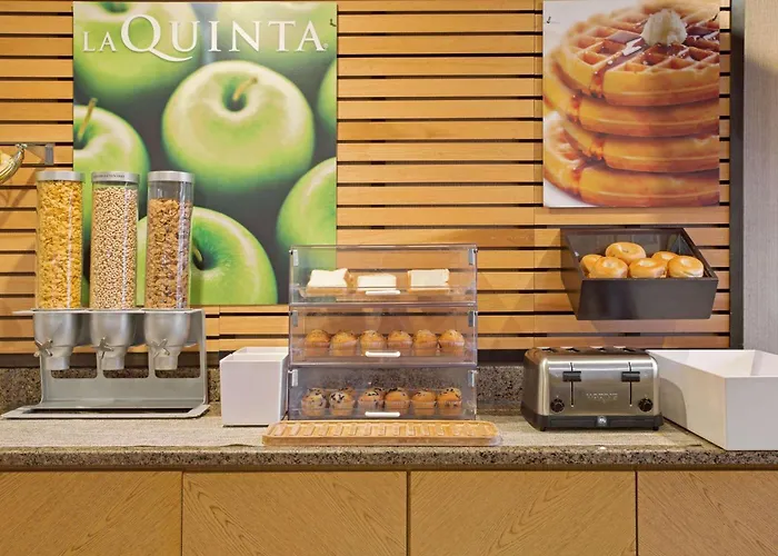 Top Hotels by the Palace of Auburn Hills MI