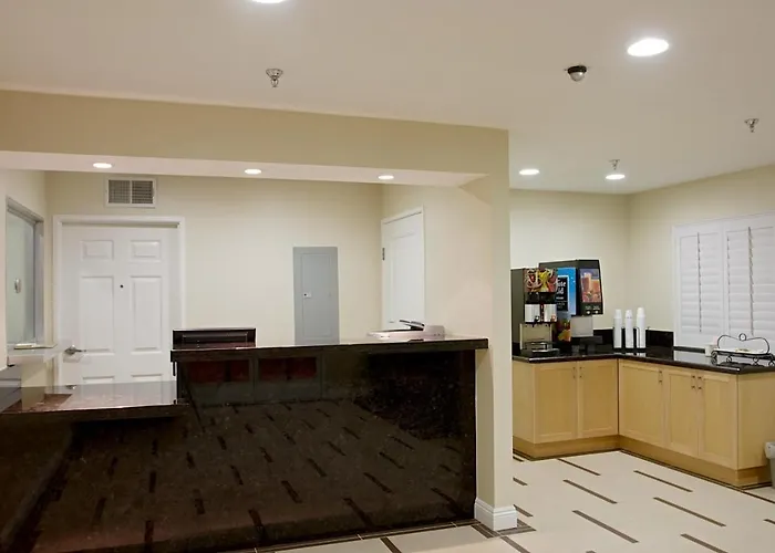 Best Hotels Near Hollywood Burbank Airport