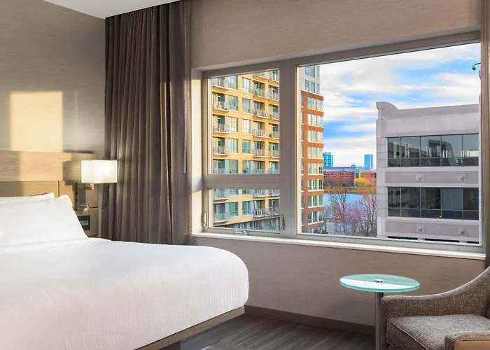 Top Hotels Offering Free Airport Shuttle in Medford